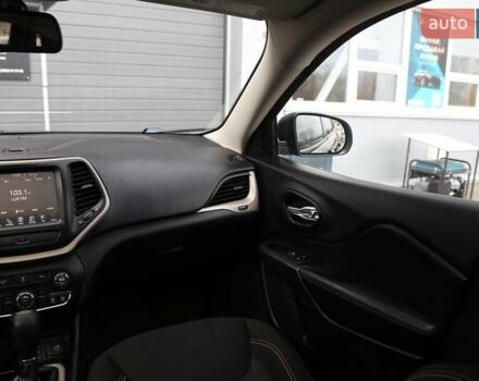 Зелений Джип Cherokee, об'ємом двигуна 2.36 л та пробігом 200 тис. км за 13500 $, фото 14 на Automoto.ua