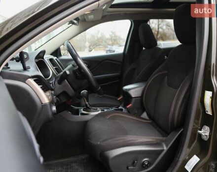 Зелений Джип Cherokee, об'ємом двигуна 2.36 л та пробігом 200 тис. км за 13500 $, фото 8 на Automoto.ua