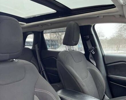 Зелений Джип Cherokee, об'ємом двигуна 2.36 л та пробігом 200 тис. км за 14000 $, фото 10 на Automoto.ua