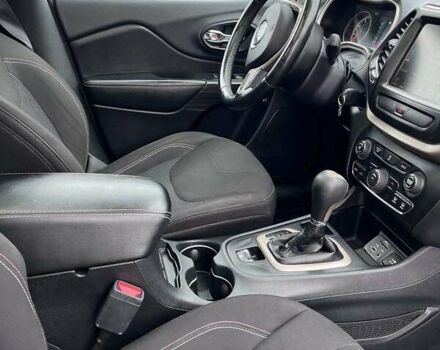 Зелений Джип Cherokee, об'ємом двигуна 2.36 л та пробігом 200 тис. км за 14000 $, фото 5 на Automoto.ua