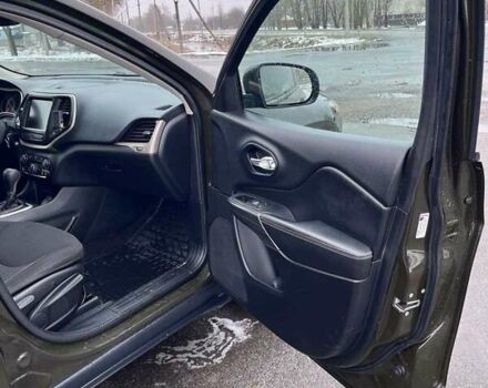 Зелений Джип Cherokee, об'ємом двигуна 2.36 л та пробігом 200 тис. км за 14000 $, фото 4 на Automoto.ua