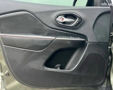 Зеленый Джип Чероки, объемом двигателя 3.2 л и пробегом 93 тыс. км за 21990 $, фото 14 на Automoto.ua