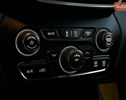 Зелений Джип Cherokee, об'ємом двигуна 2.36 л та пробігом 118 тис. км за 17999 $, фото 11 на Automoto.ua