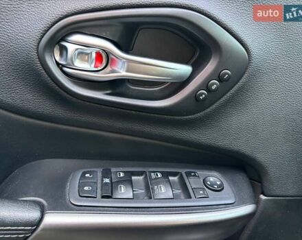 Джип Cherokee 2019 у Полтаві на Automoto.ua Зелений Джип Cherokee, об'ємом двигуна 3.24 л та пробігом 128 тис. км за 17500 $, фото 18 на Automoto.ua