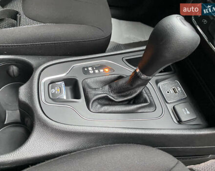 Зелений Джип Cherokee, об'ємом двигуна 2.4 л та пробігом 133 тис. км за 15000 $, фото 9 на Automoto.ua