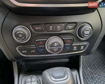 Зелений Джип Cherokee, об'ємом двигуна 3.24 л та пробігом 95 тис. км за 21200 $, фото 17 на Automoto.ua