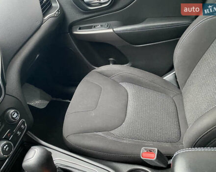 Зелений Джип Cherokee, об'ємом двигуна 2.4 л та пробігом 133 тис. км за 15000 $, фото 11 на Automoto.ua