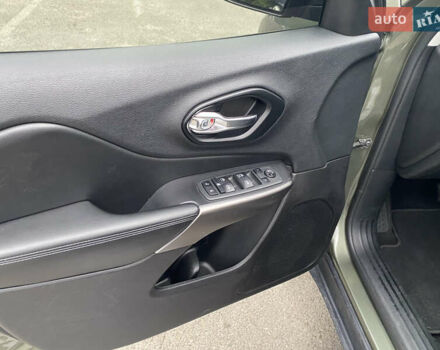 Зелений Джип Cherokee, об'ємом двигуна 2.4 л та пробігом 133 тис. км за 15000 $, фото 14 на Automoto.ua