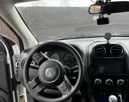 Білий Джип Compass, об'ємом двигуна 2 л та пробігом 151 тис. км за 7800 $, фото 4 на Automoto.ua