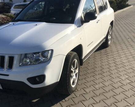 Белый Джип Компас, объемом двигателя 2.14 л и пробегом 300 тыс. км за 7500 $, фото 1 на Automoto.ua