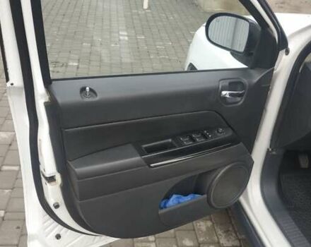 Белый Джип Компас, объемом двигателя 2.14 л и пробегом 320 тыс. км за 7600 $, фото 10 на Automoto.ua