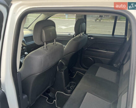 Білий Джип Compass, об'ємом двигуна 2.36 л та пробігом 167 тис. км за 8999 $, фото 5 на Automoto.ua