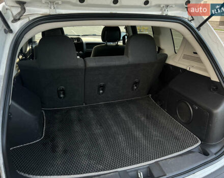 Білий Джип Compass, об'ємом двигуна 2.36 л та пробігом 167 тис. км за 8999 $, фото 7 на Automoto.ua