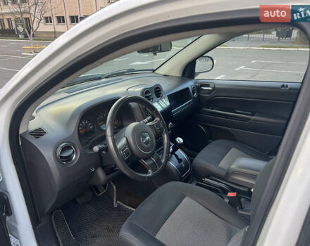 Білий Джип Compass, об'ємом двигуна 2.36 л та пробігом 167 тис. км за 8999 $, фото 4 на Automoto.ua
