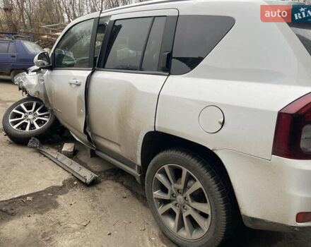 Белый Джип Компас, объемом двигателя 2.36 л и пробегом 165 тыс. км за 4400 $, фото 6 на Automoto.ua