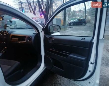 Белый Джип Компас, объемом двигателя 2.36 л и пробегом 151 тыс. км за 9700 $, фото 5 на Automoto.ua