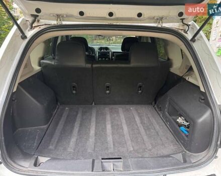 Білий Джип Compass, об'ємом двигуна 2.36 л та пробігом 85 тис. км за 11300 $, фото 11 на Automoto.ua