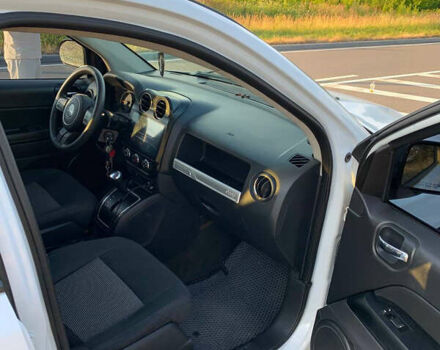 Білий Джип Compass, об'ємом двигуна 2.36 л та пробігом 210 тис. км за 9600 $, фото 12 на Automoto.ua