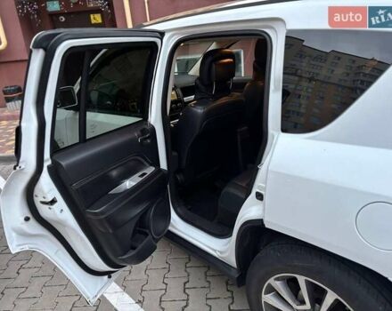 Джип Compass 2014 у Києві на Automoto.ua Білий Джип Compass, об'ємом двигуна 2.36 л та пробігом 135 тис. км за 9800 $, фото 15 на Automoto.ua