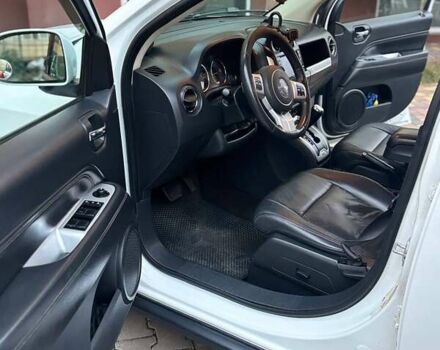 Джип Compass 2014 у Києві на Automoto.ua Білий Джип Compass, об'ємом двигуна 2.36 л та пробігом 135 тис. км за 9800 $, фото 7 на Automoto.ua