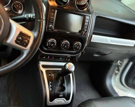 Джип Compass 2014 у Києві на Automoto.ua Білий Джип Compass, об'ємом двигуна 2.36 л та пробігом 135 тис. км за 9800 $, фото 11 на Automoto.ua