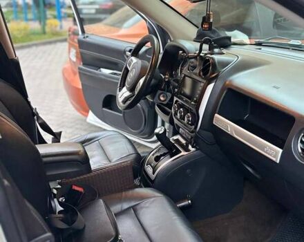 Джип Compass 2014 у Києві на Automoto.ua Білий Джип Compass, об'ємом двигуна 2.36 л та пробігом 135 тис. км за 9800 $, фото 4 на Automoto.ua