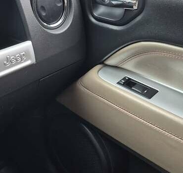 Білий Джип Compass, об'ємом двигуна 2.36 л та пробігом 192 тис. км за 9500 $, фото 4 на Automoto.ua