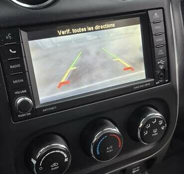 Білий Джип Compass, об'ємом двигуна 2.36 л та пробігом 192 тис. км за 9500 $, фото 3 на Automoto.ua