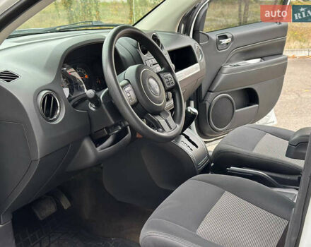 Білий Джип Compass, об'ємом двигуна 2.36 л та пробігом 142 тис. км за 9799 $, фото 6 на Automoto.ua