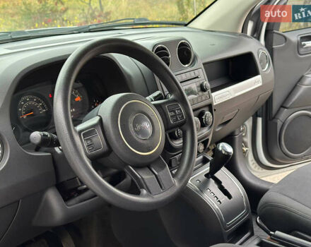 Білий Джип Compass, об'ємом двигуна 2.36 л та пробігом 142 тис. км за 9799 $, фото 7 на Automoto.ua
