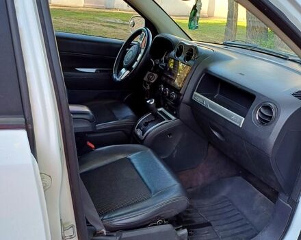 Білий Джип Compass, об'ємом двигуна 2.4 л та пробігом 208 тис. км за 9900 $, фото 6 на Automoto.ua