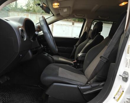 Білий Джип Compass, об'ємом двигуна 2 л та пробігом 217 тис. км за 8700 $, фото 3 на Automoto.ua