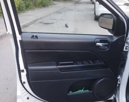 Белый Джип Компас, объемом двигателя 2.36 л и пробегом 158 тыс. км за 9700 $, фото 5 на Automoto.ua