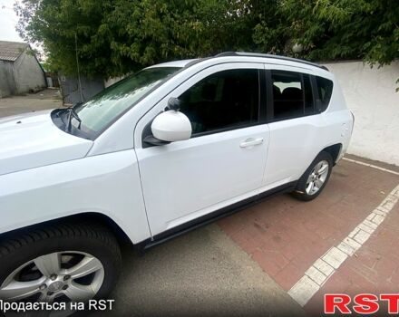 Белый Джип Компас, объемом двигателя 2 л и пробегом 220 тыс. км за 8999 $, фото 2 на Automoto.ua