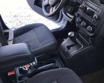 Білий Джип Compass, об'ємом двигуна 2 л та пробігом 212 тис. км за 9500 $, фото 4 на Automoto.ua