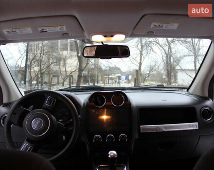 Белый Джип Компас, объемом двигателя 2 л и пробегом 201 тыс. км за 10400 $, фото 9 на Automoto.ua