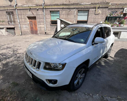 Білий Джип Compass, об'ємом двигуна 2 л та пробігом 150 тис. км за 11000 $, фото 1 на Automoto.ua
