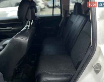 Джип Compass 2016 у Дніпро (Дніпропетровську) на Automoto.ua Білий Джип Compass, об'ємом двигуна 2.36 л та пробігом 246 тис. км за 9900 $, фото 19 на Automoto.ua