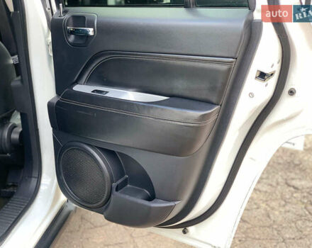 Джип Compass 2016 у Вінниці на Automoto.ua Білий Джип Compass, об'ємом двигуна 2.4 л та пробігом 133 тис. км за 11890 $, фото 18 на Automoto.ua