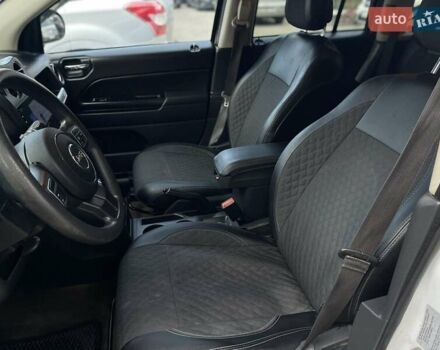 Джип Compass 2016 у Дніпро (Дніпропетровську) на Automoto.ua Білий Джип Compass, об'ємом двигуна 2.36 л та пробігом 246 тис. км за 9900 $, фото 10 на Automoto.ua