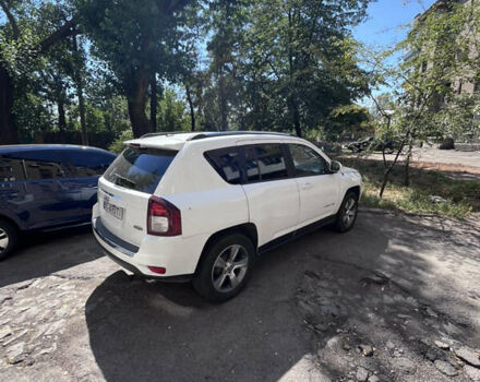 Білий Джип Compass, об'ємом двигуна 2 л та пробігом 150 тис. км за 11000 $, фото 3 на Automoto.ua