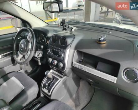 Джип Компас 2016 в Сумах на Automoto.ua Белый Джип Компас, объемом двигателя 2.4 л и пробегом 153 тыс. км за 10200 $, фото 21 на Automoto.ua