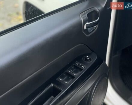 Джип Compass 2016 у Дніпро (Дніпропетровську) на Automoto.ua Білий Джип Compass, об'ємом двигуна 2.36 л та пробігом 246 тис. км за 9900 $, фото 11 на Automoto.ua