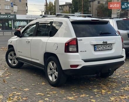 Джип Compass 2016 у Дніпро (Дніпропетровську) на Automoto.ua Білий Джип Compass, об'ємом двигуна 2.36 л та пробігом 246 тис. км за 9900 $, фото 5 на Automoto.ua