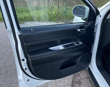 Белый Джип Компас, объемом двигателя 2.4 л и пробегом 165 тыс. км за 10900 $, фото 5 на Automoto.ua