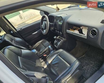 Білий Джип Compass, об'ємом двигуна 2 л та пробігом 165 тис. км за 11100 $, фото 2 на Automoto.ua