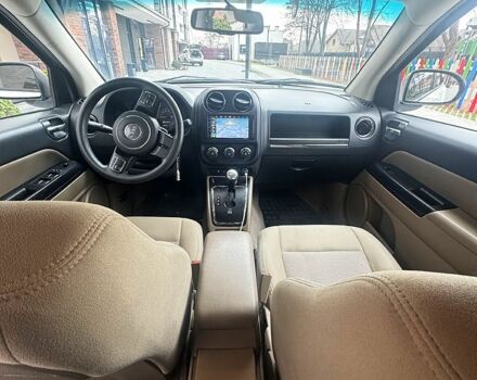 Білий Джип Compass, об'ємом двигуна 2 л та пробігом 130 тис. км за 12000 $, фото 12 на Automoto.ua