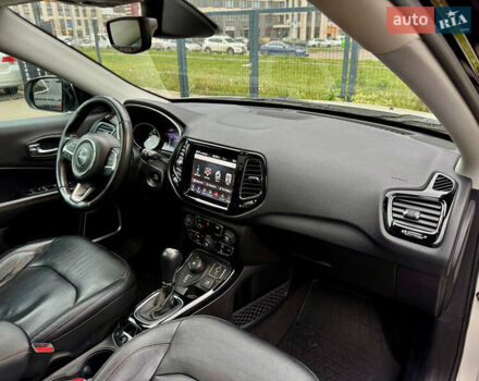 Белый Джип Компас, объемом двигателя 2.4 л и пробегом 71 тыс. км за 16900 $, фото 41 на Automoto.ua