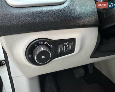 Белый Джип Компас, объемом двигателя 2.4 л и пробегом 120 тыс. км за 15900 $, фото 42 на Automoto.ua