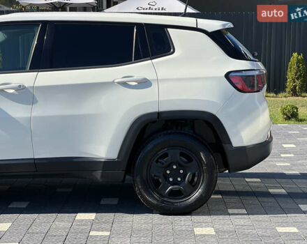 Білий Джип Compass, об'ємом двигуна 2.4 л та пробігом 72 тис. км за 11800 $, фото 6 на Automoto.ua